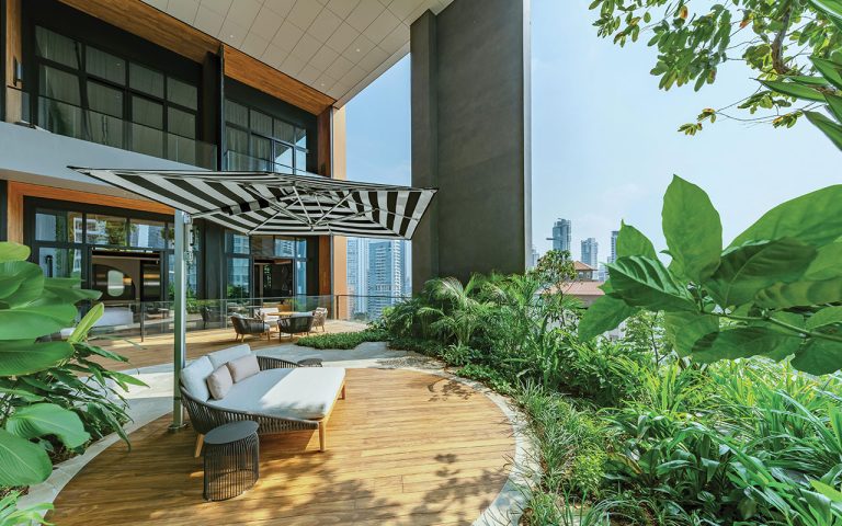 AZSIN Artyzen Singapore Terrace Suite Private Garden 1 768x480